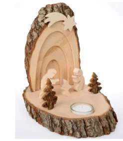 Petite Crèche De Noël En Ecorce De Bois Avec Sapins Et Bougeoir