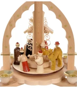 Pyramide A 4 Bougies En Bois Pour Un Noël Traditionnel